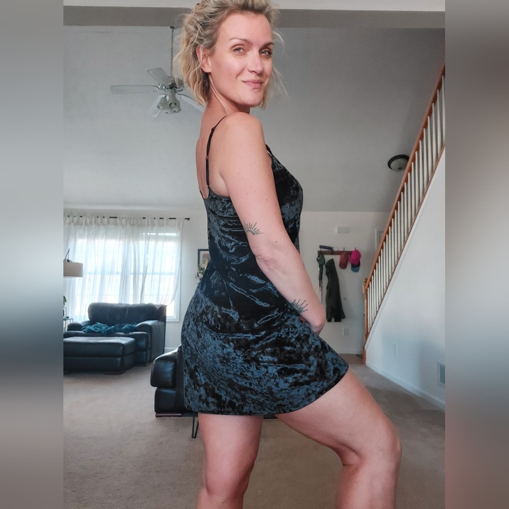 Victoria's Secret velvet slip, xs/s, black